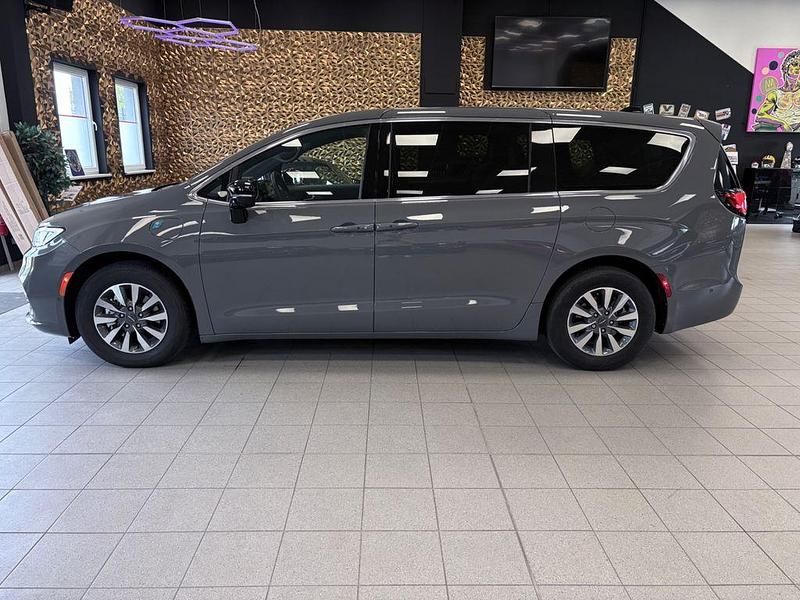 Gebraucht Chrysler Pacifica 291 PS (214 kW) 2025 Grau Van