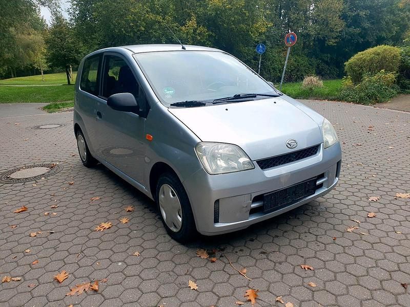 Silber Gebraucht 2003 Daihatsu Cuore Kleinwagen | 2.490 € - Bild 1/4