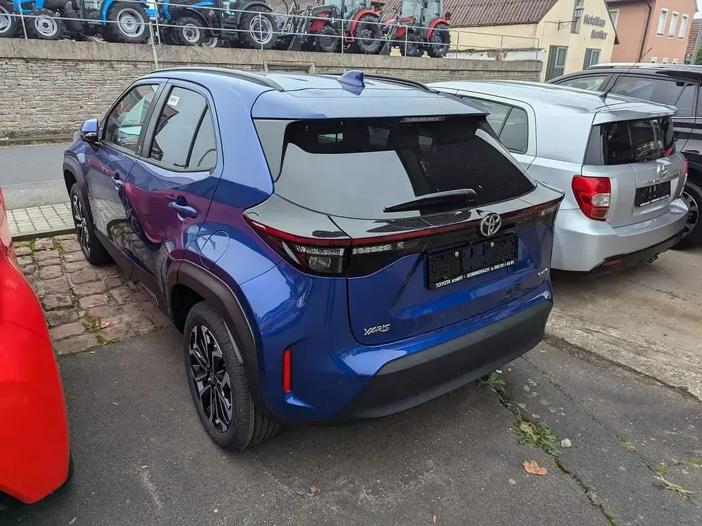 Neu Toyota Yaris Cross Team 131 PS (96 kW) 2026 Blau SUV