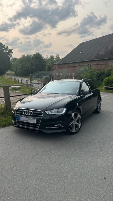 Schwarz Gebraucht 2013 Audi A3 Sportback Ambition Limousine | 13.000 € (Fairer Preis) - Bild 1/4