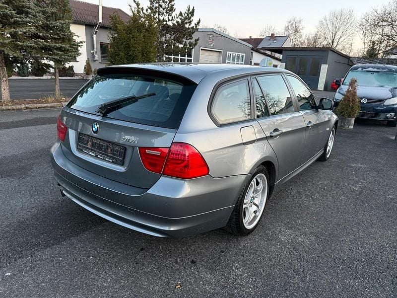 Gebraucht BMW 318 140 PS (102 kW) 2009 Grau Kombi