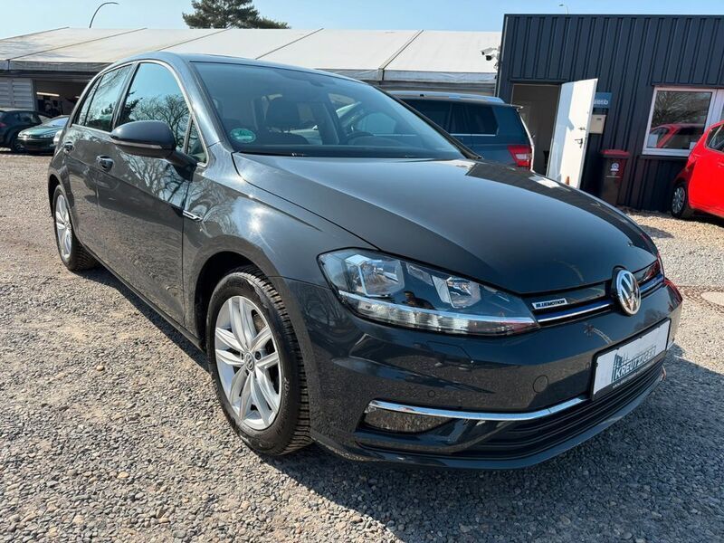 Grau Gebraucht 2019 VW Golf VII Comfortline Limousine | 16.990 € (Superpreis) - Bild 1/4