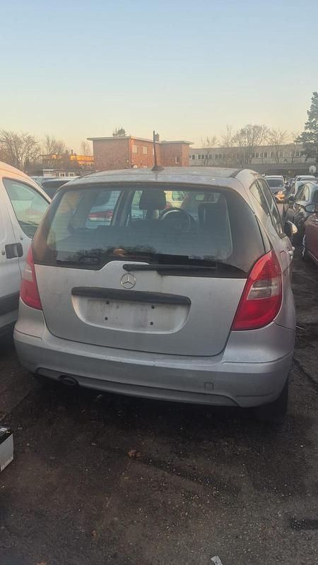 Gebraucht Mercedes A160 95 PS (69 kW) 2011 Silber Kleinwagen