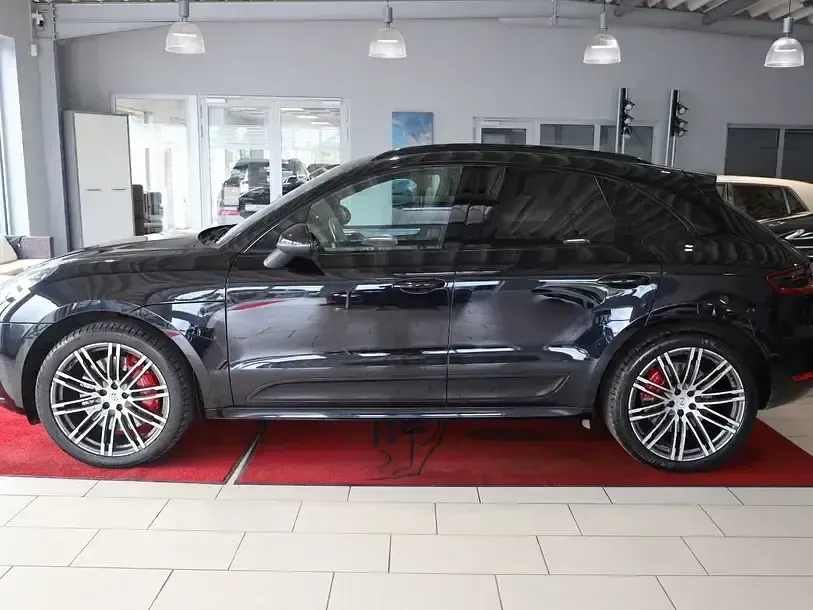 Gebraucht Porsche Macan Turbo Performance Package 441 PS (324 kW) 2017 Tiefschwarz SUV