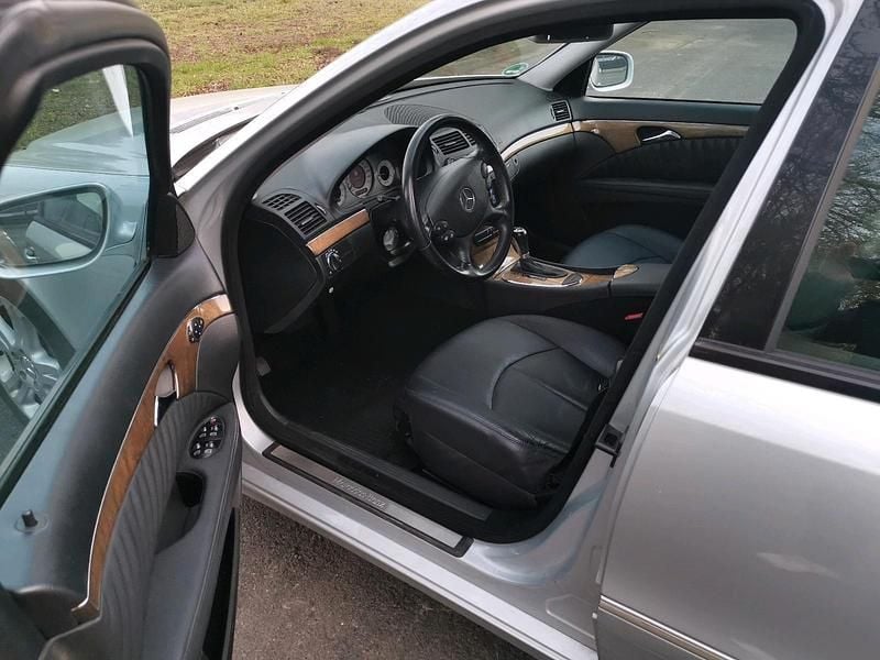 Second-hand Mercedes E300 211 CP (155 kW) 2009 Argintiu Berlinǎ