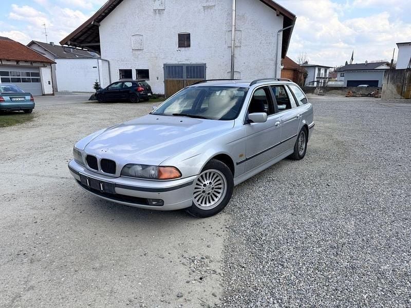 Gebraucht BMW 523 170 PS (125 kW) 1998 Silber Kombi