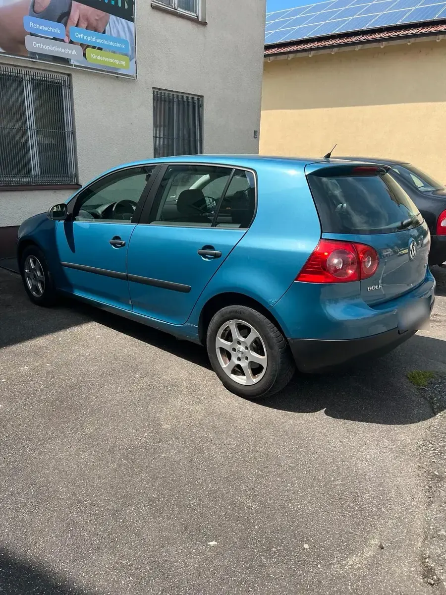 Używany VW Golf IV 105 KM (77 kW) 2005 Niebieski Sedan/Limuzyna