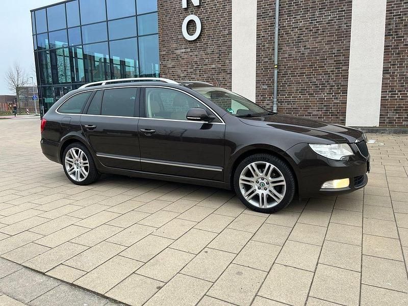Gebraucht Skoda Superb Elegance 170 PS (125 kW) 2012 Braun Kombi