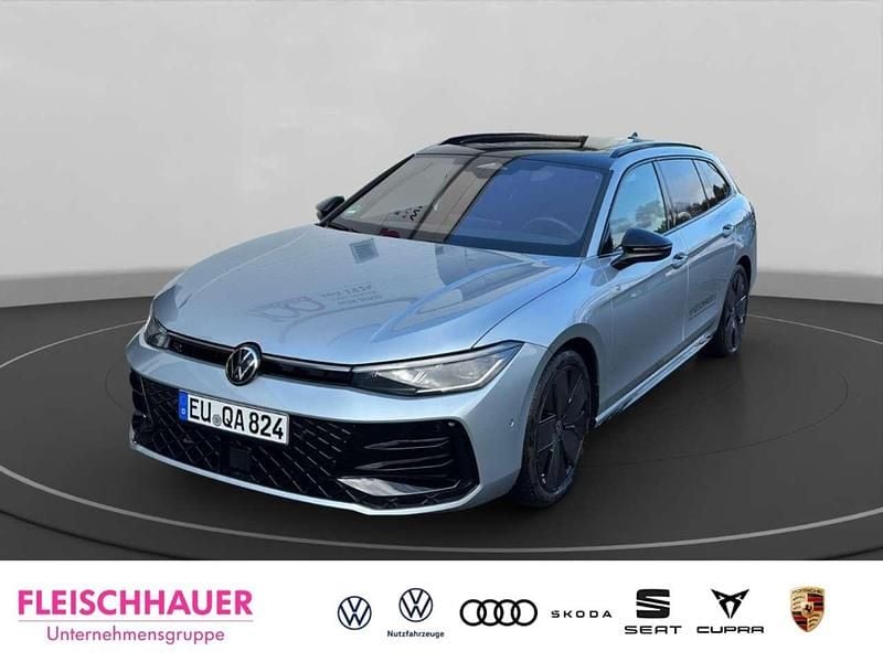 Silber Gebraucht 2025 VW Passat R-line Kombi | 47.490 € (Guter Preis) - Bild 1/4
