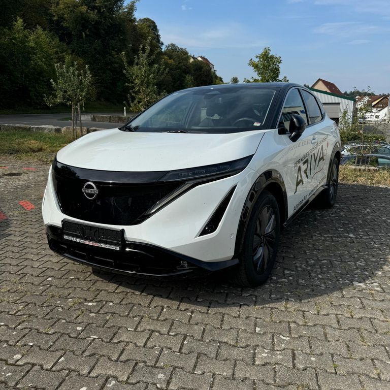 Pearl white Gebraucht 2023 Nissan Ariya Evolve SUV | 43.490 € (Fairer Preis) - Bild 1/4
