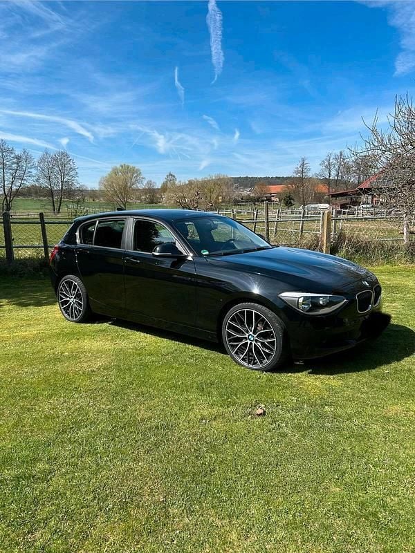 Gebraucht BMW 114 102 PS (75 kW) 2013 Schwarz Kleinwagen