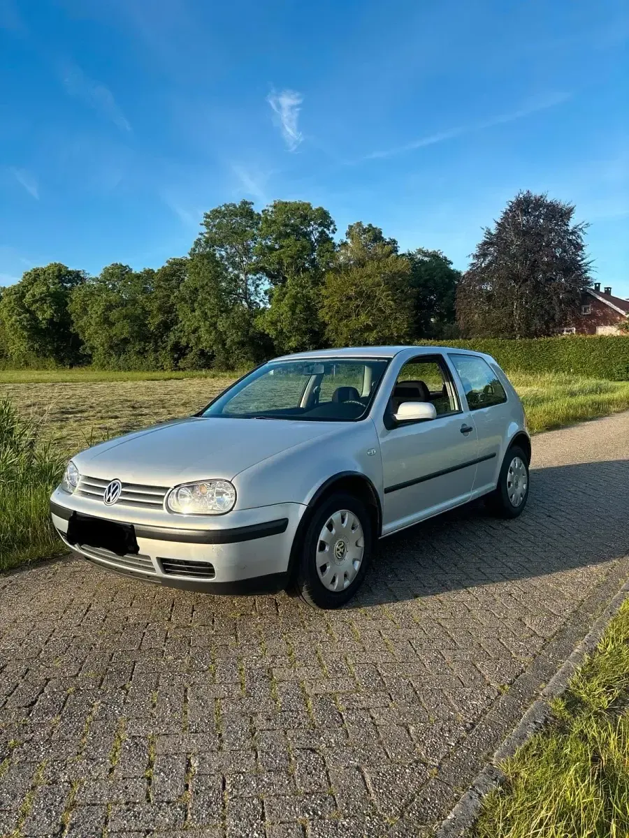 Gebraucht VW Golf IV 91 PS (66 kW) 2001 Silber Kleinwagen