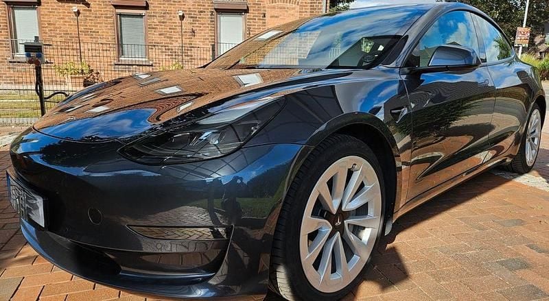 Grau Gebraucht 2021 Tesla Model 3 Long Range AWD Limousine | 24.999 € (Guter Preis) - Bild 1/4