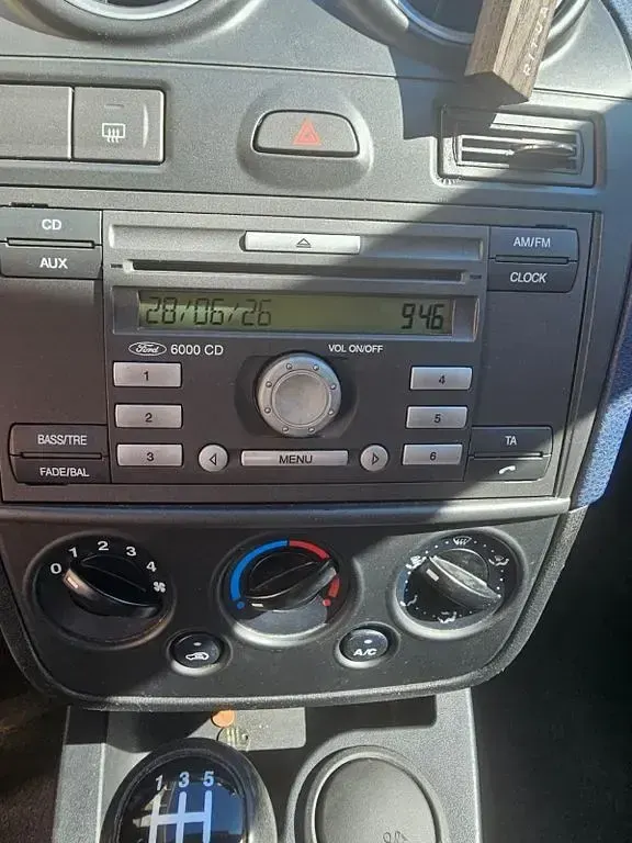 Gebraucht Ford Fiesta Ambiente 60 PS (44 kW) 2007 Silber Kleinwagen