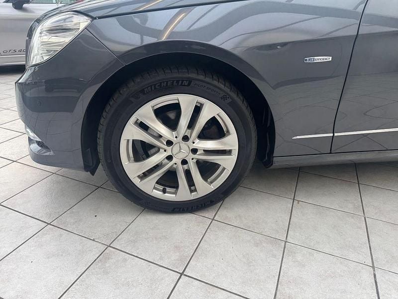 Gebraucht Mercedes E200 136 PS (100 kW) 2011 Grau Limousine