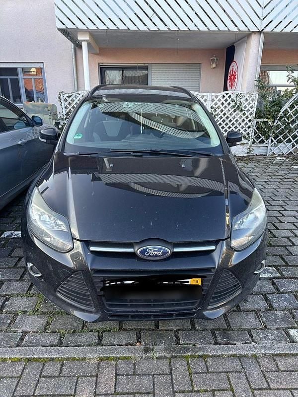 Gebraucht Ford Focus Trend 101 PS (74 kW) 2014 Schwarz Kombi