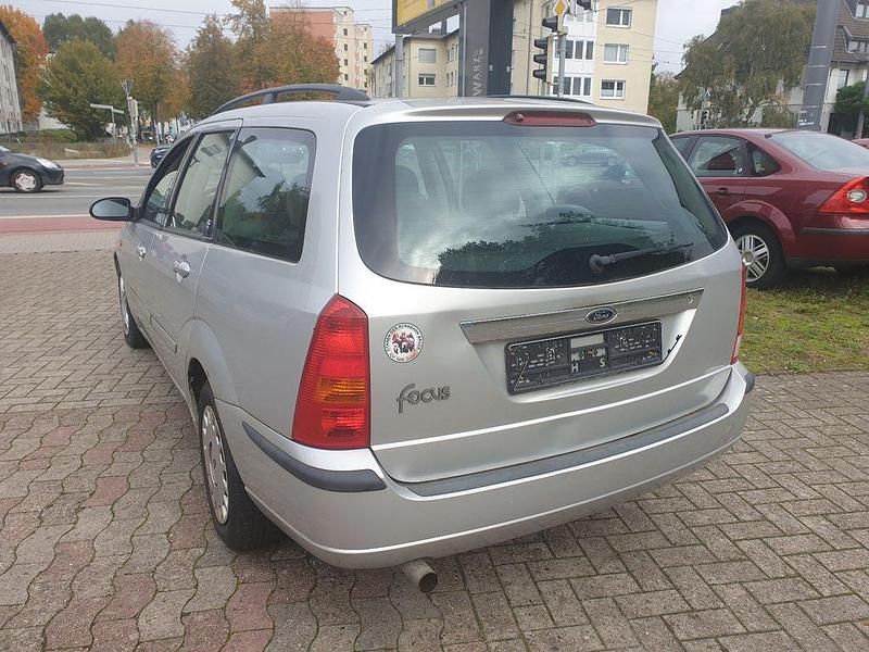 Gebraucht Ford Focus Ghia 116 PS (85 kW) 2004 Silber Kombi