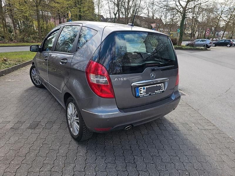 Gebraucht Mercedes A160 Elegance 95 PS (69 kW) 2011 Grau Van / Kleinbus
