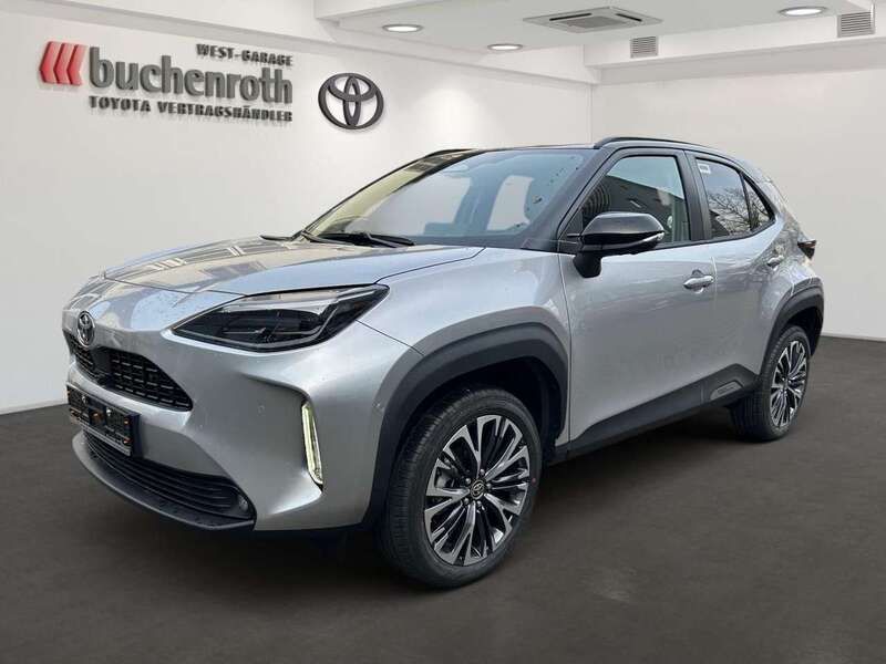 Shimnmeringsilver / black mica Neu 2025 Toyota Yaris Cross Advance SUV | 36.740 € (Teuer) - Bild 1/4