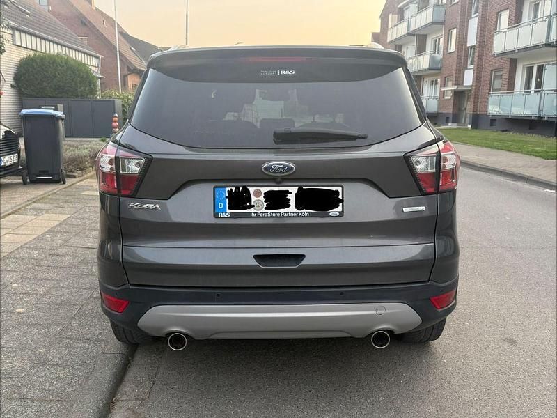 Gebraucht Ford Kuga Titanium 150 PS (110 kW) 2019 Grau SUV