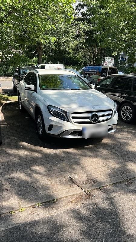 Gebraucht Mercedes GLA220 177 PS (130 kW) 2016 Weiß SUV
