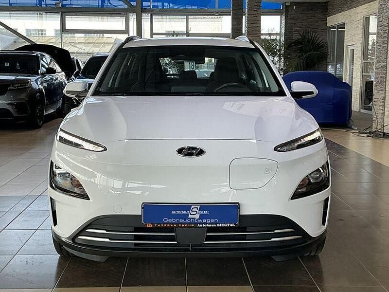 Gebraucht Hyundai Kona Select 100 kW (136 PS) 2021 Weiß SUV