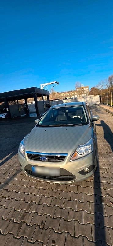 Gebraucht Ford Focus 101 PS (74 kW) 2009 Silber Limousine