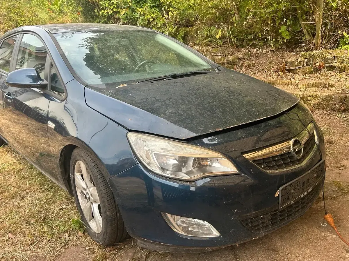 Gebraucht Opel Astra Sport 110 PS (80 kW) 2012 Blau Limousine
