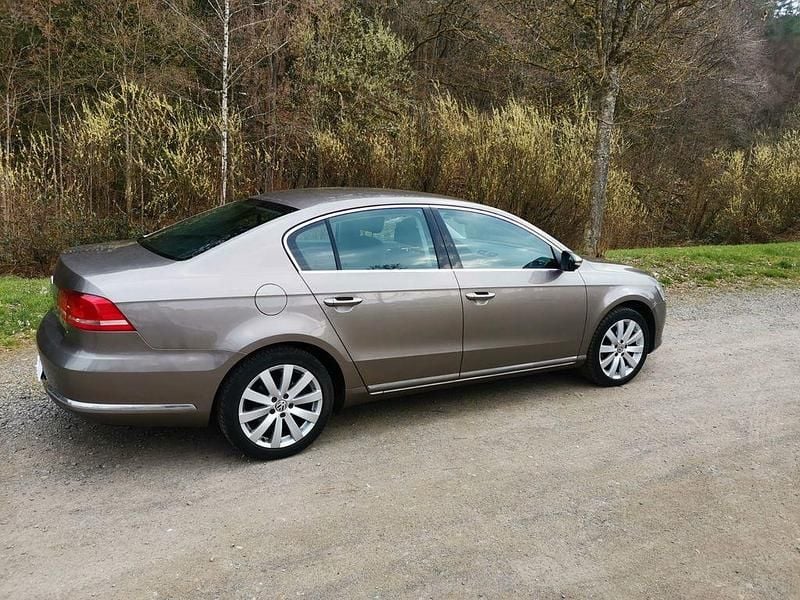 Gebraucht VW Passat Highline 140 PS (102 kW) 2011 Braun Limousine