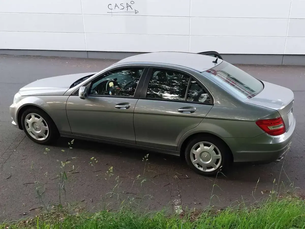 Gebraucht Mercedes C220 Elegance 170 PS (125 kW) 2013 Silber Limousine