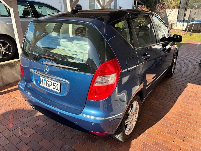 Gebraucht Mercedes A150 95 PS (69 kW) 2009 Blau Limousine