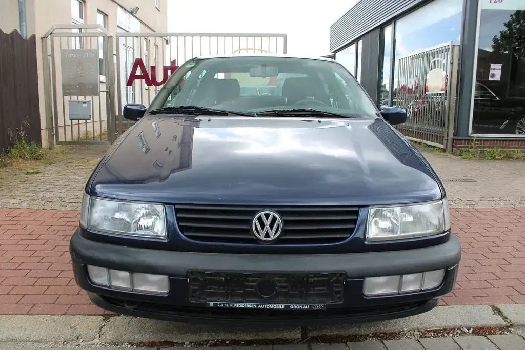 Gebraucht VW Passat 101 PS (74 kW) 1996 Blau Limousine