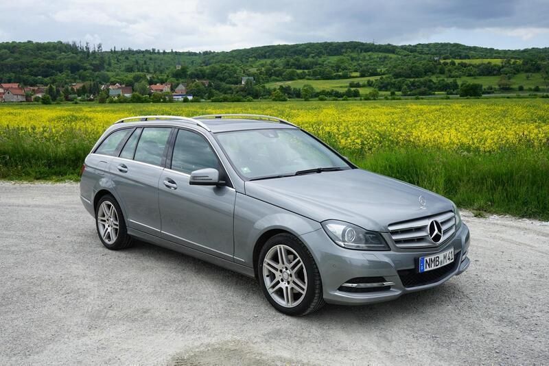 Silber Gebraucht 2013 Mercedes C250 AMG line Kombi | 9.500 € - Bild 1/4