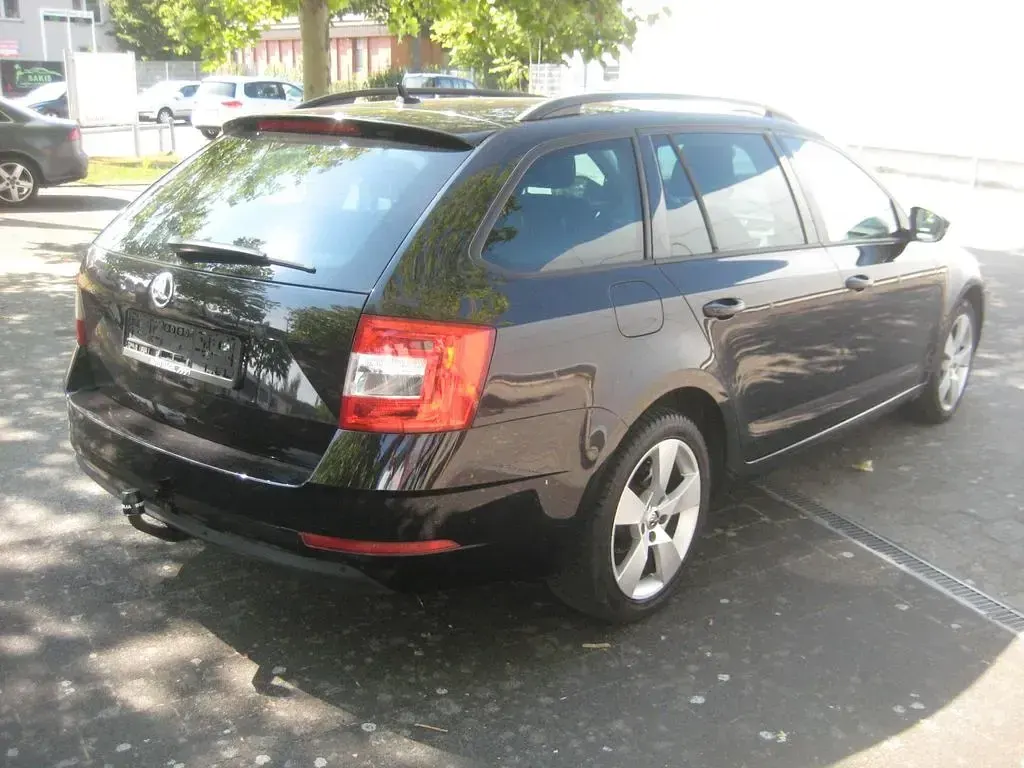 Gebraucht Skoda Octavia Clever 150 PS (110 kW) 2018 Schwarz Kombi