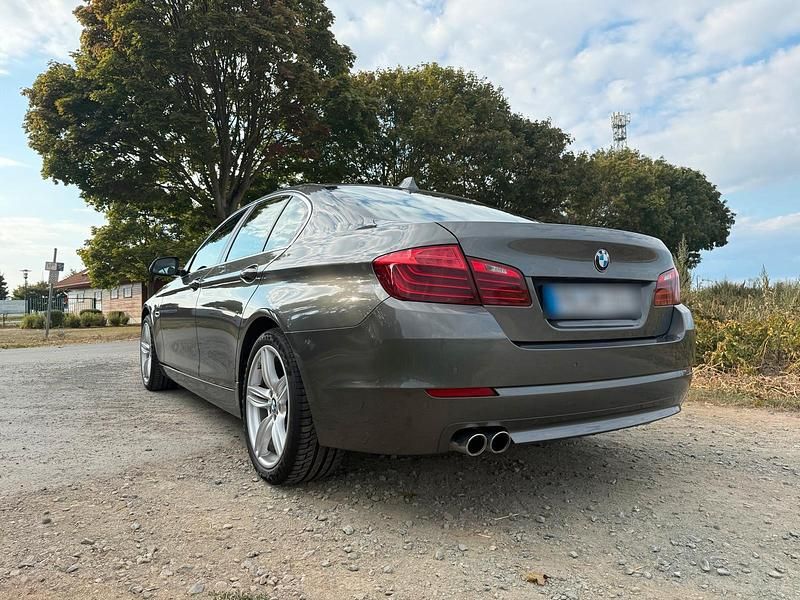 Gebraucht BMW 530 258 PS (189 kW) 2014 Grau Limousine