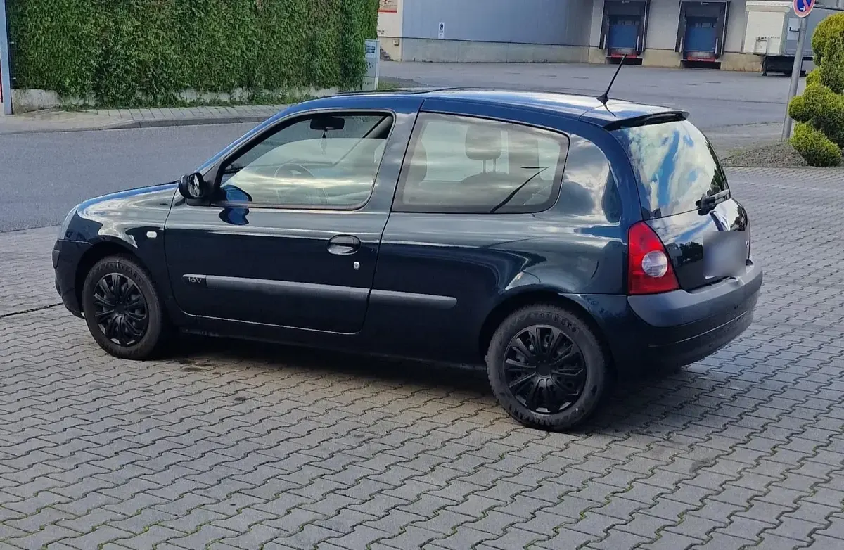 Używany Renault Clio II 75 KM (55 kW) 2004 Andere farben Hatchback