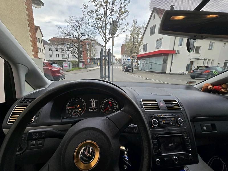 Gebraucht VW Touran 140 PS (102 kW) 2011 Schwarz Van / Kleinbus