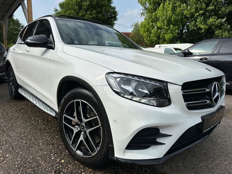 Weiß Gebraucht 2017 Mercedes GLC250 AMG line SUV | 25.900 € (Fairer Preis) - Bild 1/4