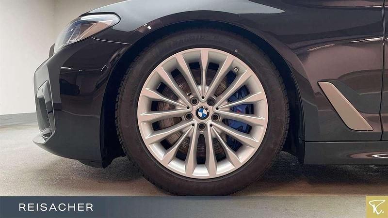 Gebraucht BMW 550 530 PS (389 kW) 2023 Saphirschwarz metallic Limousine