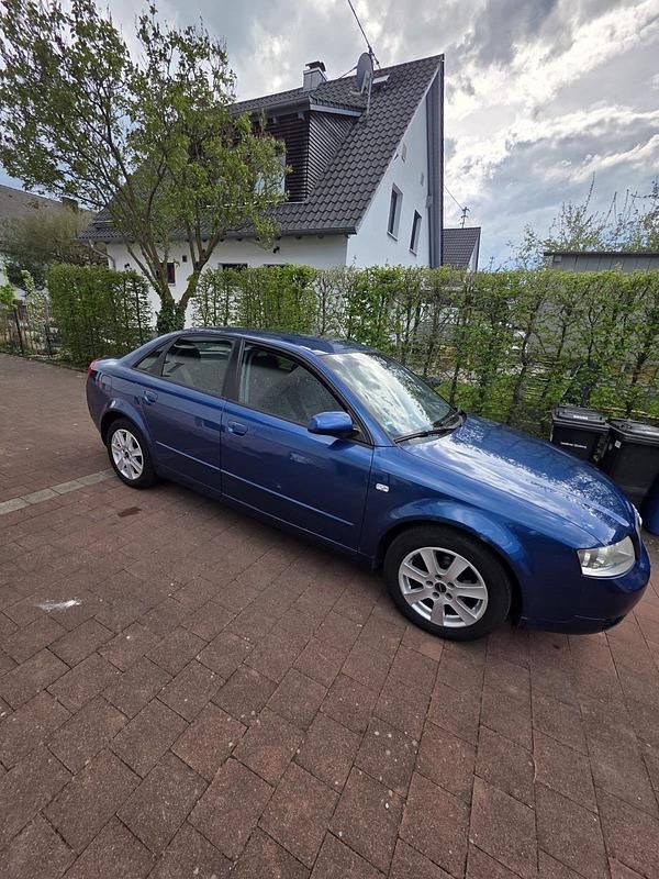 Blau Gebraucht 2004 Audi A4 Limousine | 900 € (Superpreis) - Bild 1/4