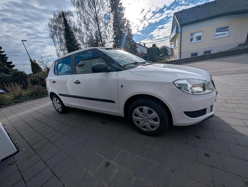 Gebraucht Skoda Fabia 65 PS (47 kW) 2012 Weiß Kleinwagen