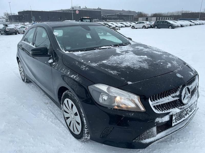 Gebraucht Mercedes A180 109 PS (80 kW) 2017 Schwarz Limousine