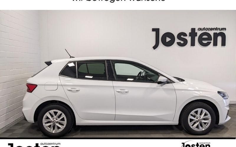 Gebraucht Skoda Fabia Ambition 95 PS (69 kW) 2022 Weiß Kleinwagen