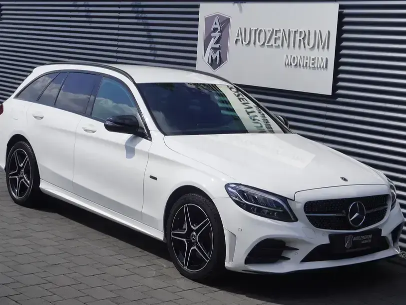Gebraucht Mercedes C300e AMG line 306 PS (225 kW) 2019 Polarweiss  unilack Kombi