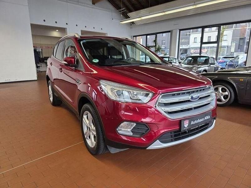 Gebraucht Ford Kuga 120 PS (88 kW) 2019 Rot SUV