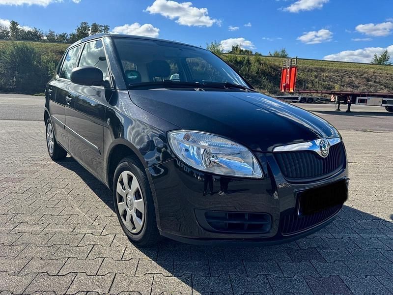 Schwarz Gebraucht 2009 Skoda Fabia Limousine | 2.000 € (Guter Preis) - Bild 1/4
