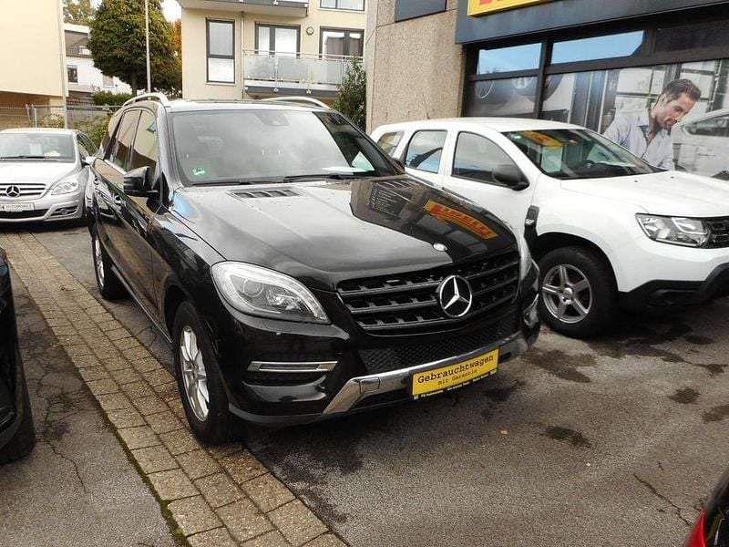 Obsidianschwarzmetallik Gebraucht 2013 Mercedes ML350 SUV | 17.500 € (Guter Preis) - Bild 1/4