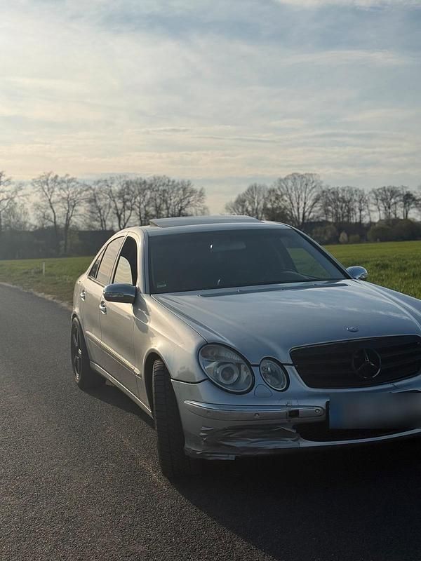 Gebraucht Mercedes E270 Elegance 177 PS (130 kW) 2002 Silber Limousine