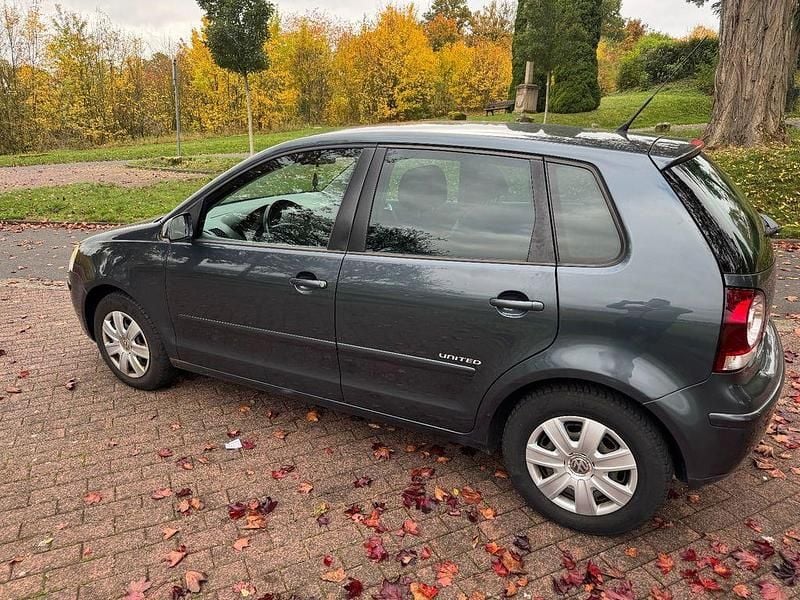 Grau Gebraucht 2009 VW Polo Comfortline Limousine | 2.000 € (Guter Preis) - Bild 1/4