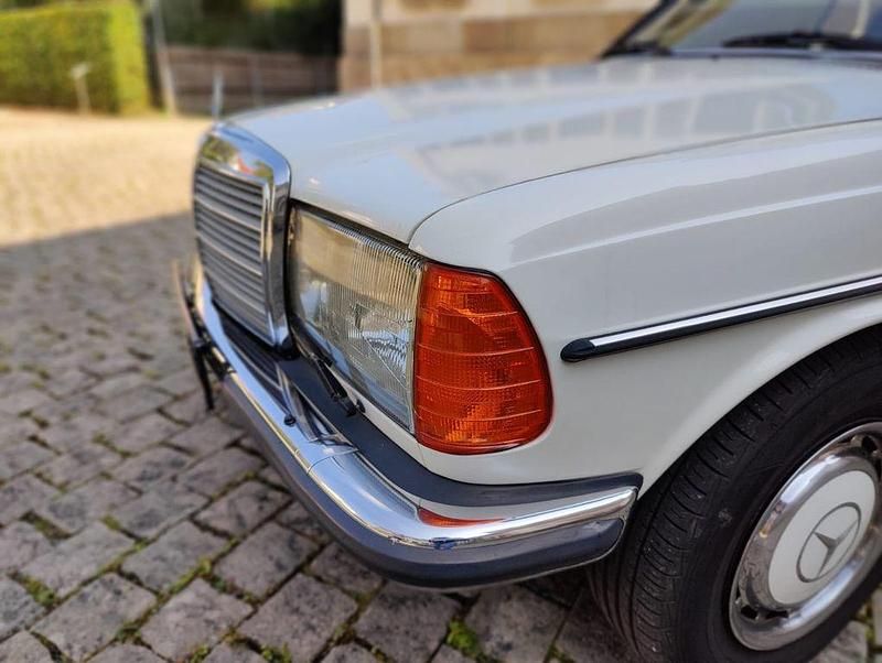 Gebraucht Mercedes 280 185 PS (136 kW) 1982 Weiß Coupé